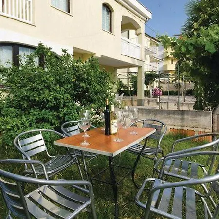 Iovo Apartment *